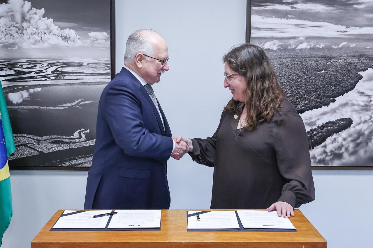 pres-marzi-apreton-manos